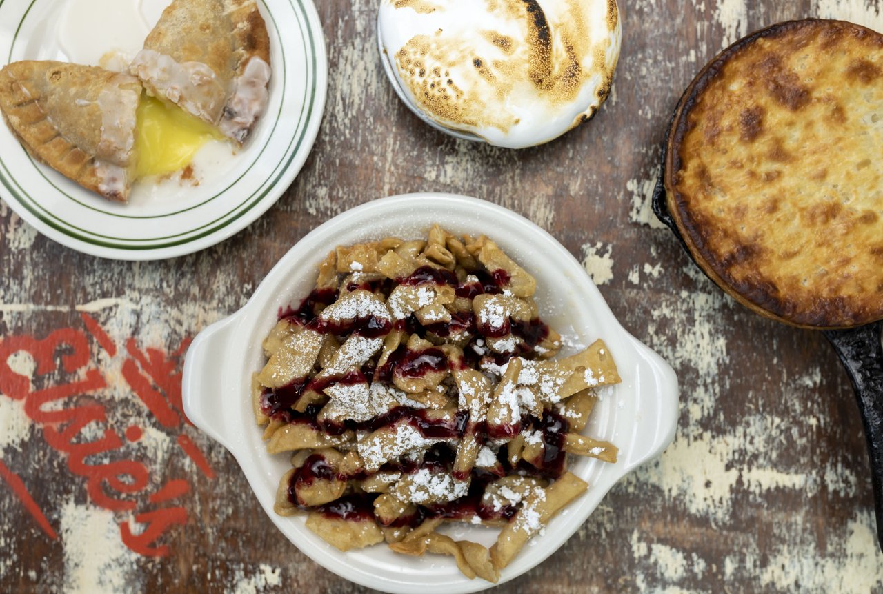 177-3-8762--Elsie's-Plate-&-Pie-medium.jpg