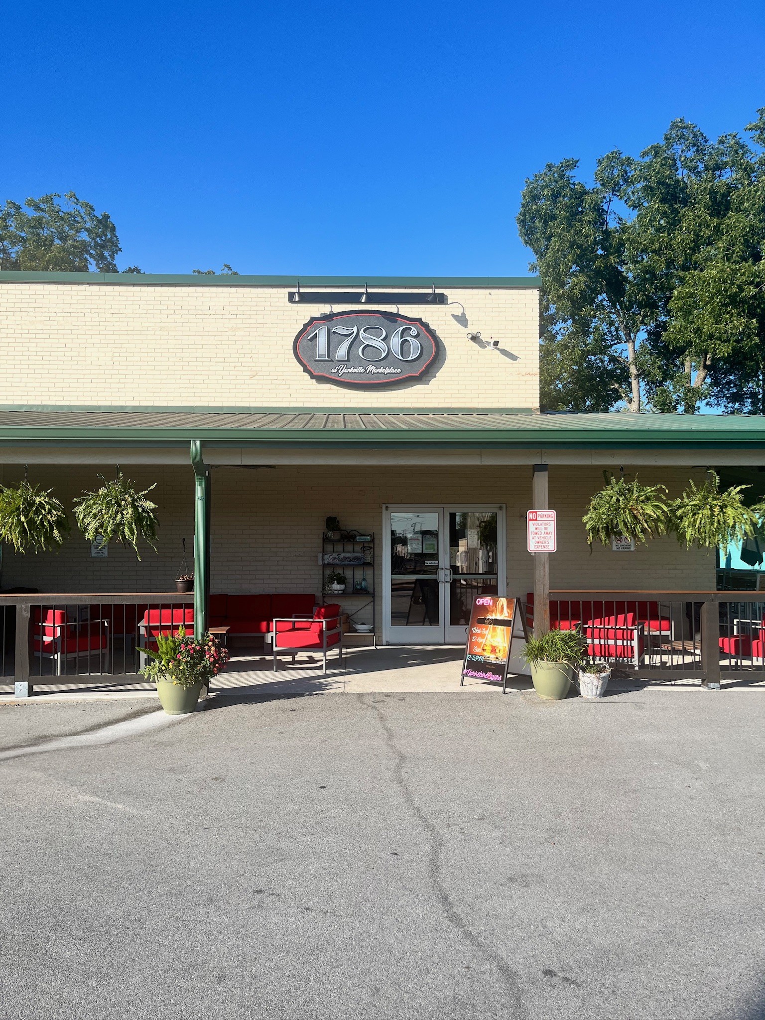 1786 RESTAURANT VIEW.jpg