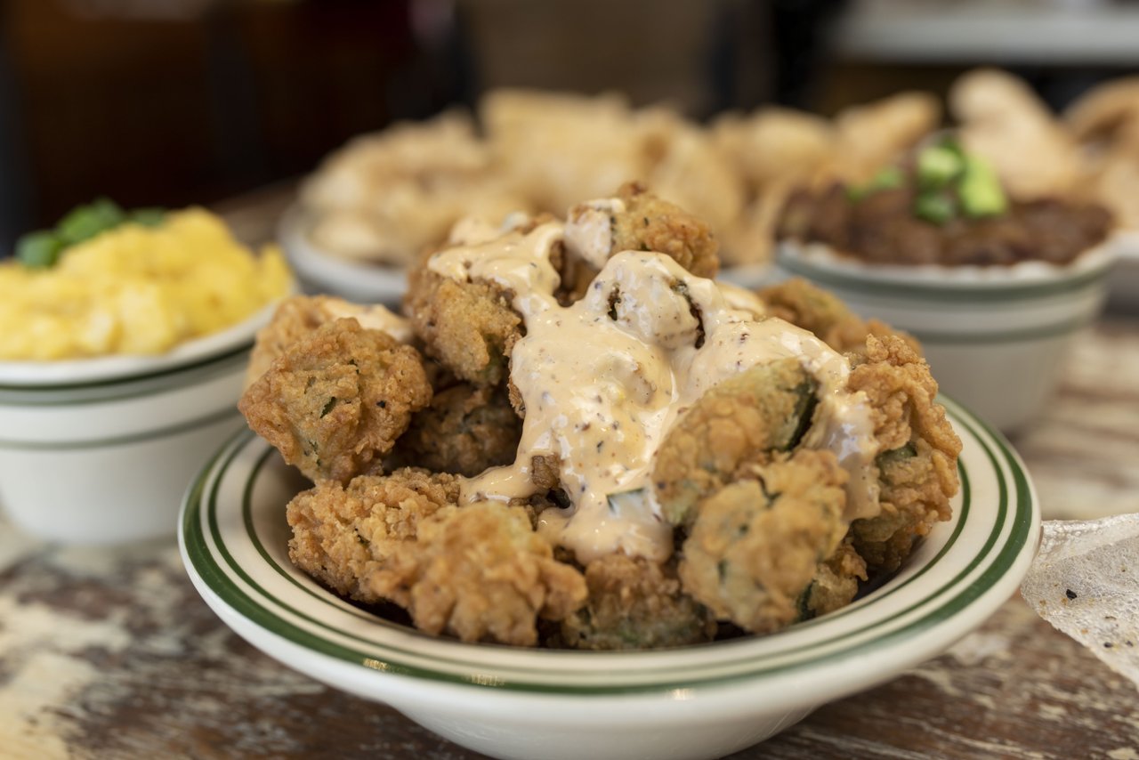 177-3-8734--Elsie's-Plate-&-Pie-medium.jpg