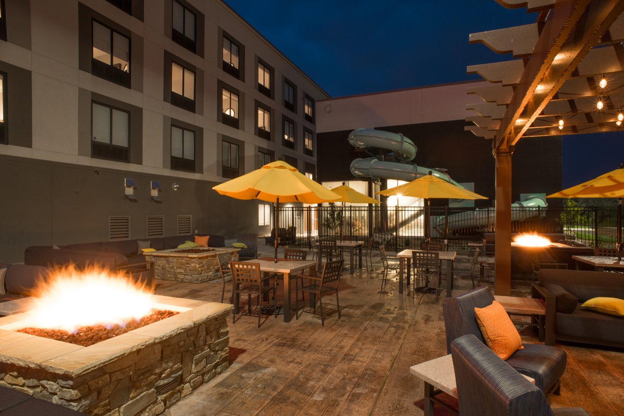 Hampton-Inn-and-Suites_Patio-medium.jpg