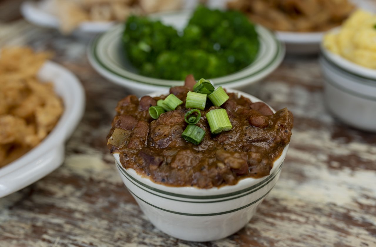177-3-8748--Elsie's-Plate-&-Pie-medium.jpg