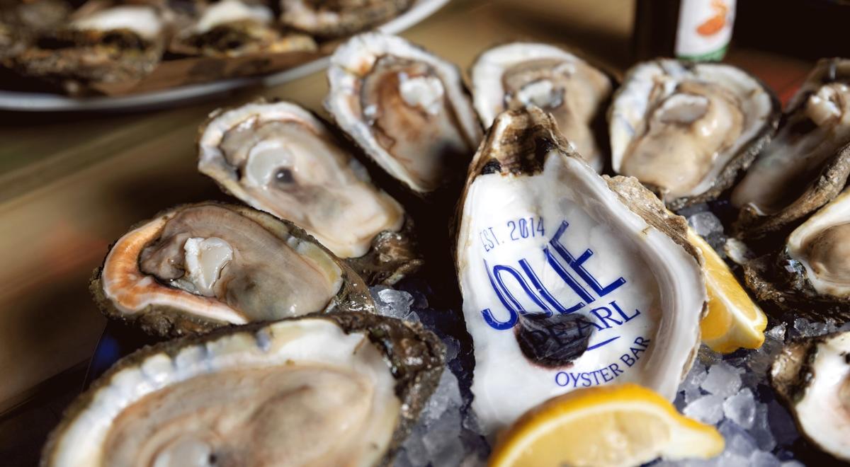 Jolie-Pearl-_-Raw-Oysters-with-logo-shell_7721F9C9-5056-B365-ABD57CCD6086E4D8-7721f9225056b36_7721fa41-5056-b365-abe57f2aa05d002c.jpg