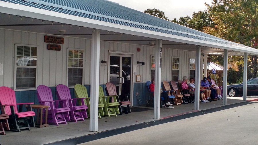 front-of-country-store.jpg