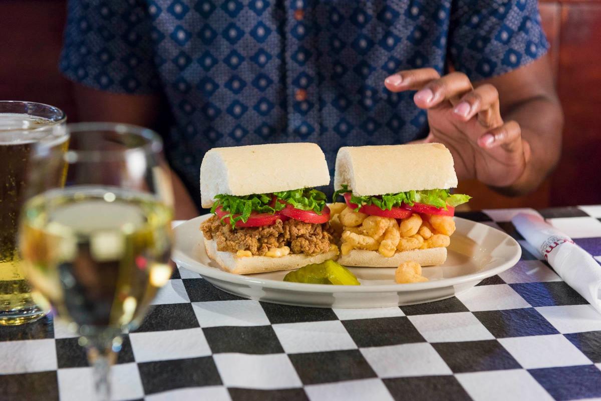 Acme-Oyster-House1_FB2023_0C2A70CF-A4E7-A923-8128C41BB199FF5D-0c2a706de235638_0c2a742a-dbef-a83e-b31b582e3a9ee2c6.jpg