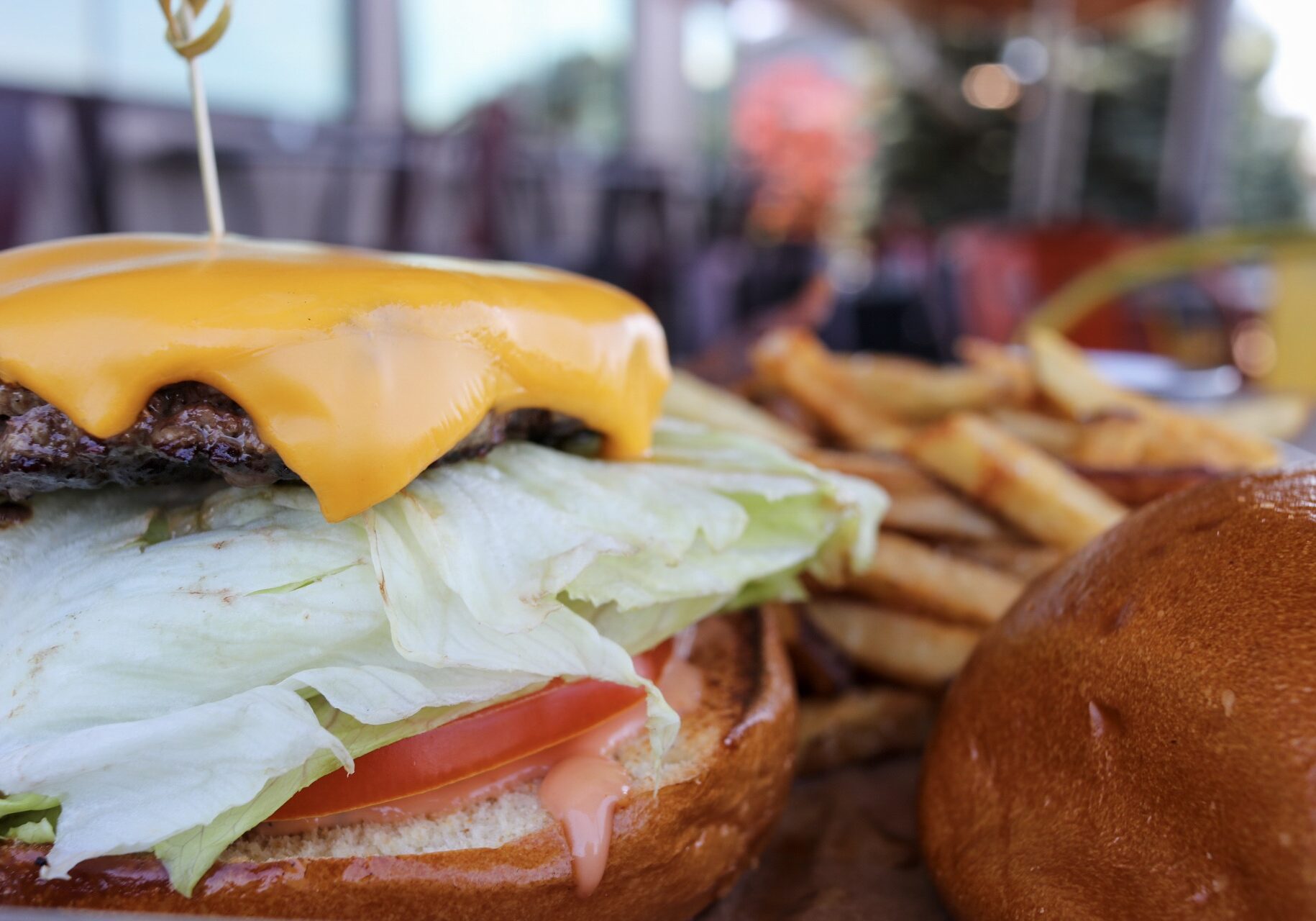 Classic-Cheeseburger-2-landscape-46597fdffd8f686fdb3fc35ca534f85c-56fdac4f1a40c.jpg
