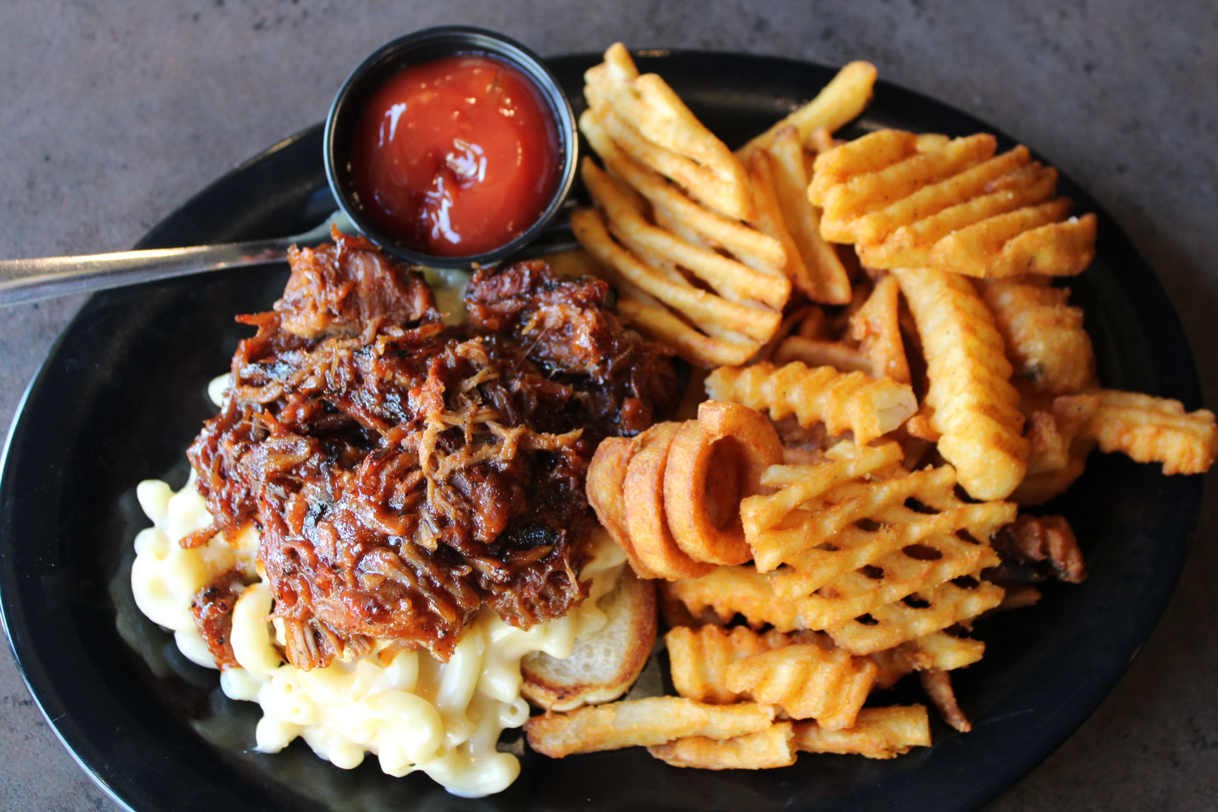 crow bbq mac sammy.jpg