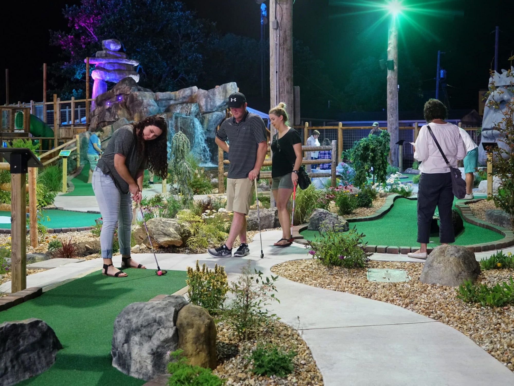GOLF-H12-FRIENDS-scaled.jpg