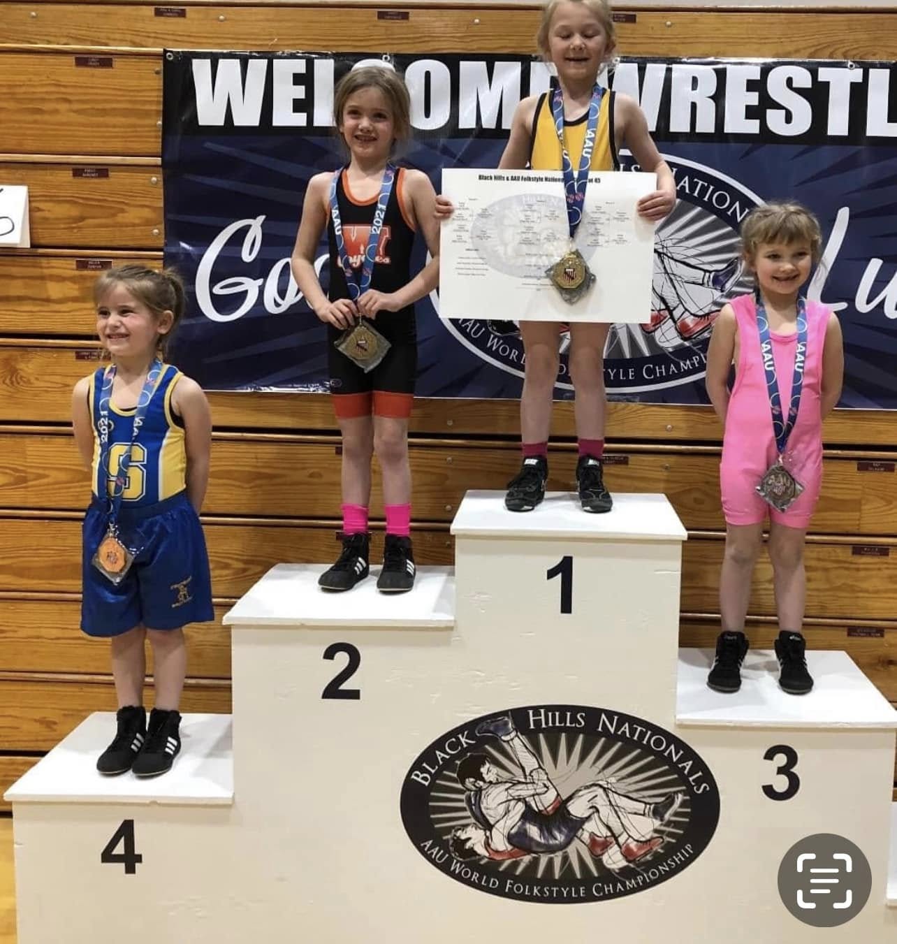 Young wrestlers.jpg
