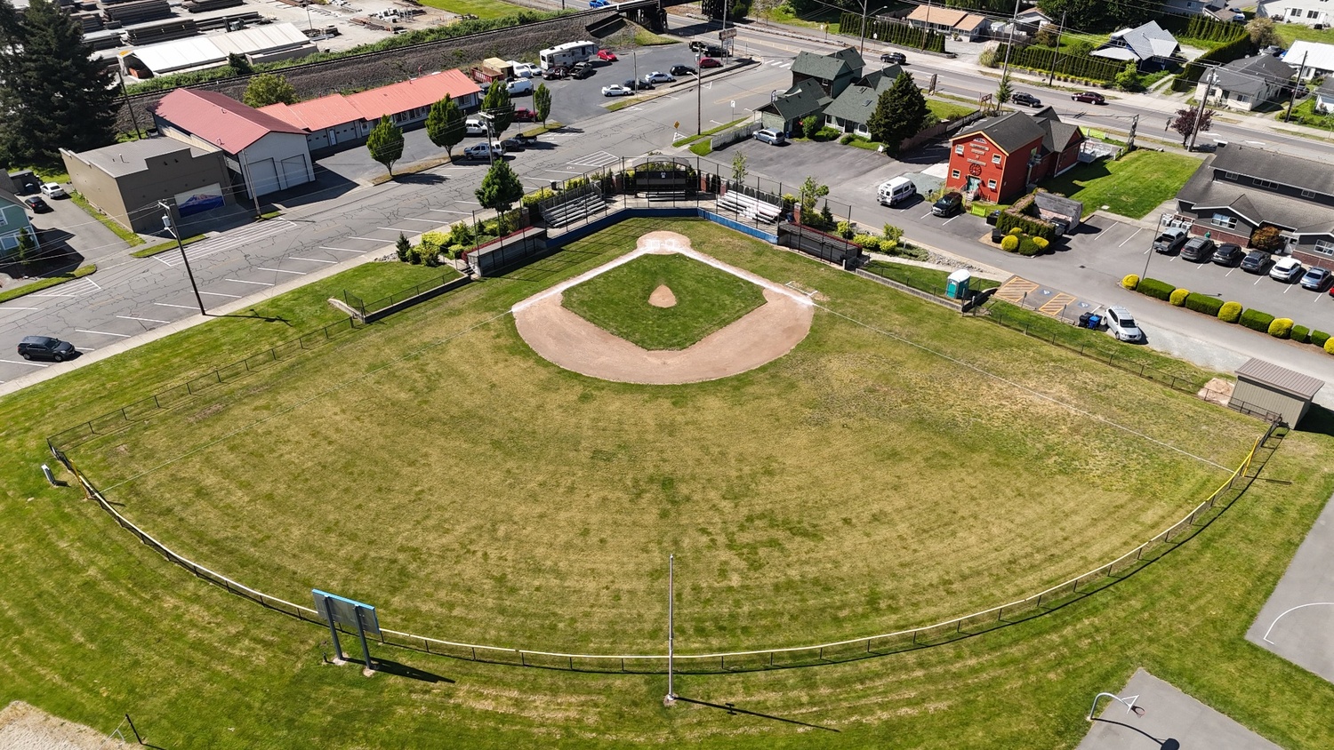 resized_baseball_field_1500max.jpg