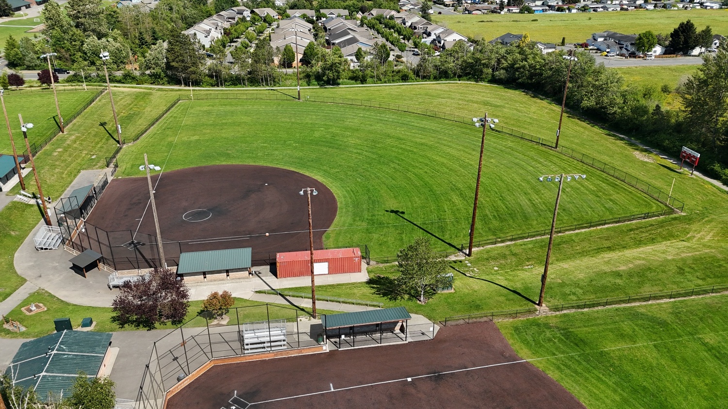 resized_softball_outfield_1500.jpg