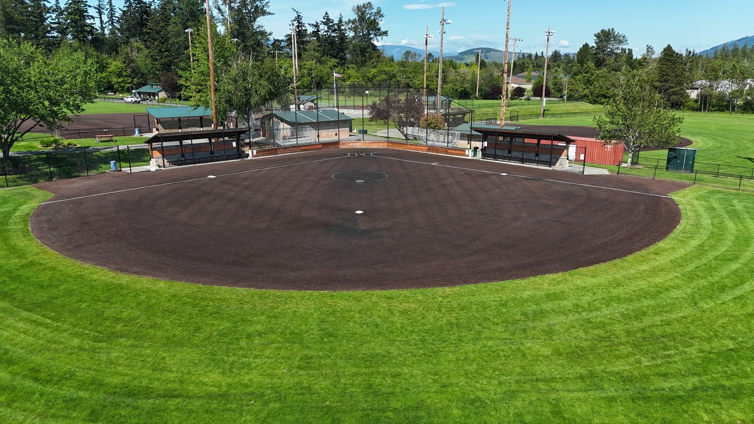 resized_softball_field_1500.jpg