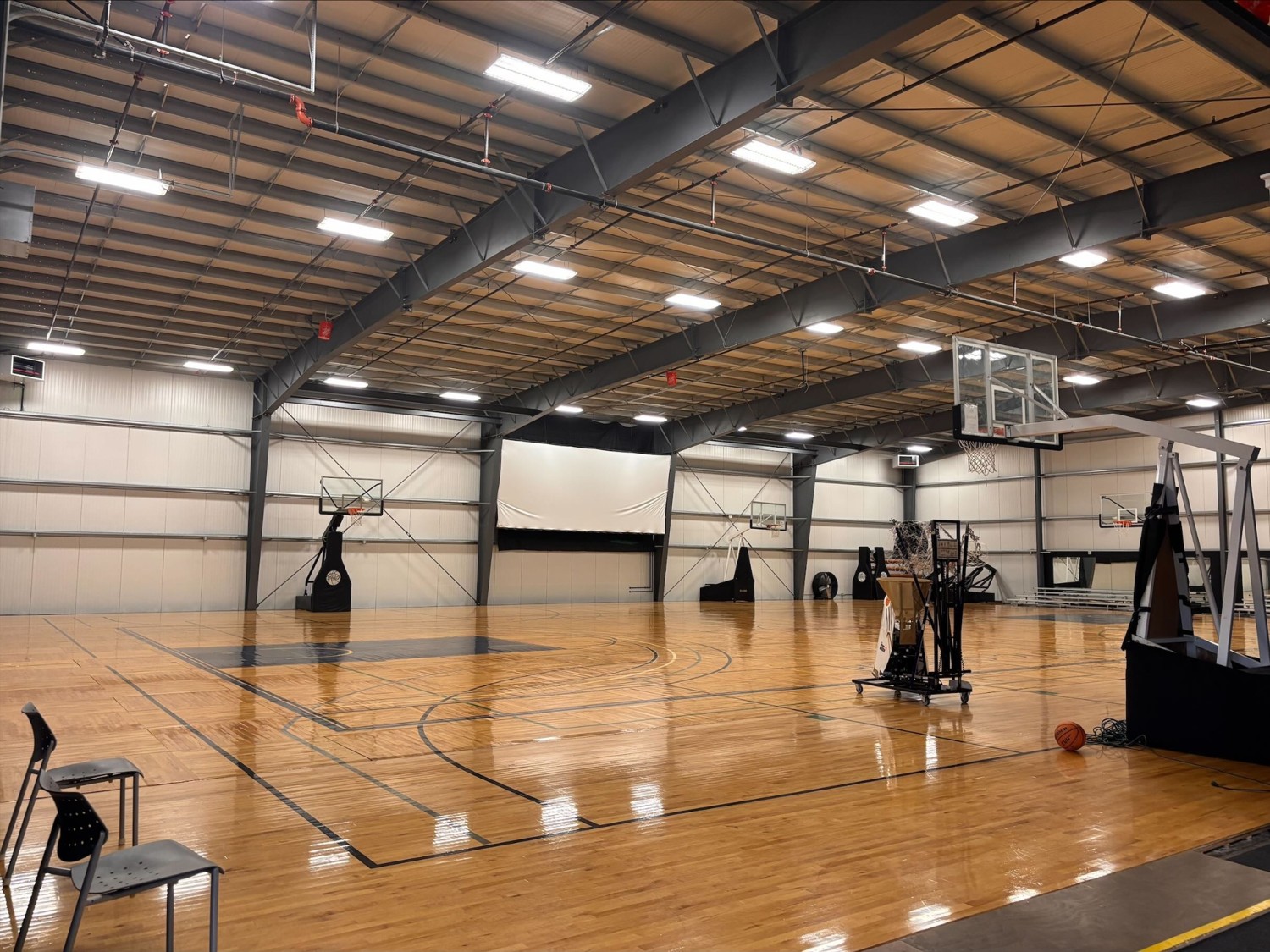 gym_court_max1500_under2mb.jpg