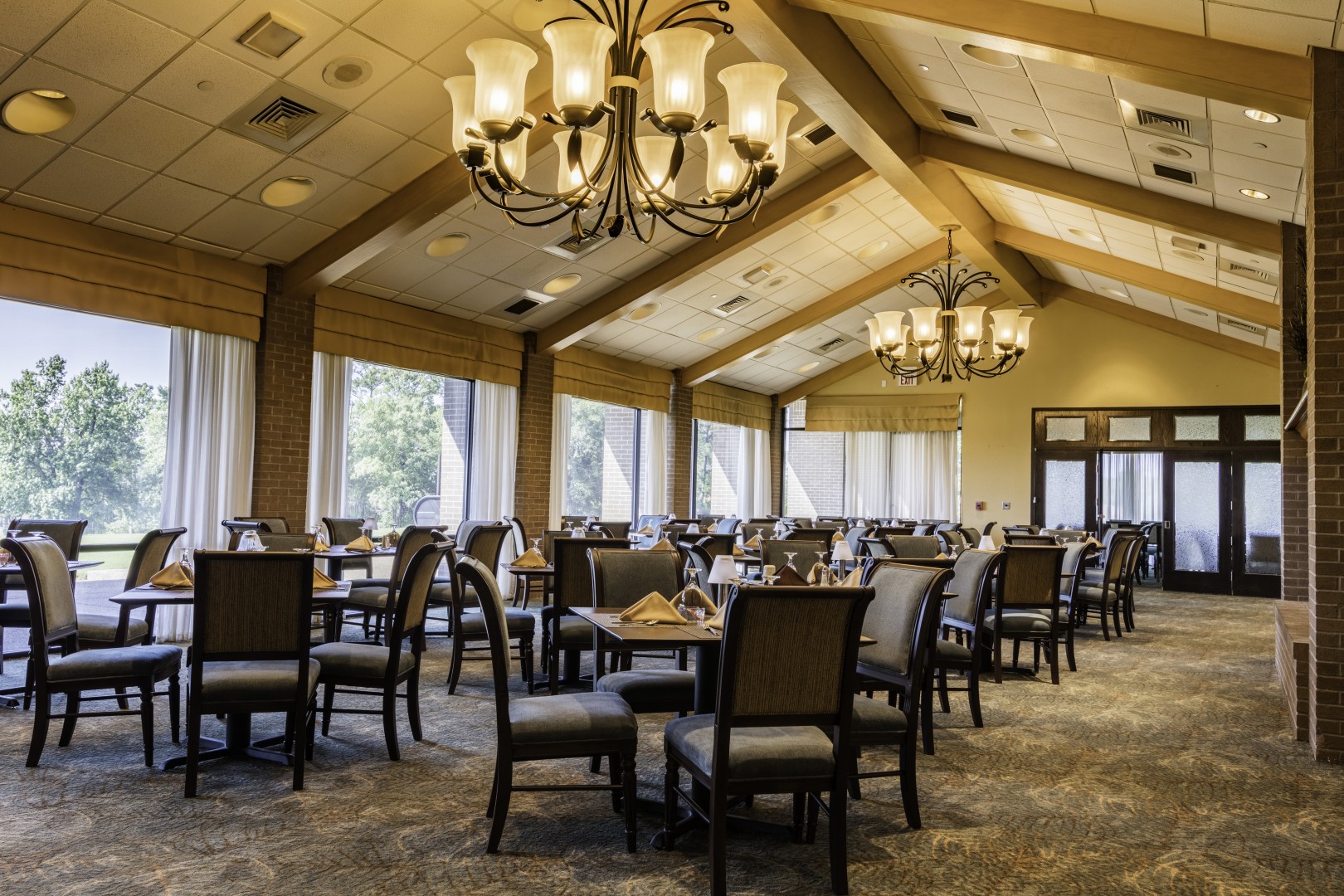 Dining_Room_73760BC0-B81D-4468-B2C076EEA2737519_e45adf5f6bc0c5c2a30a39868f44eab6.jpg