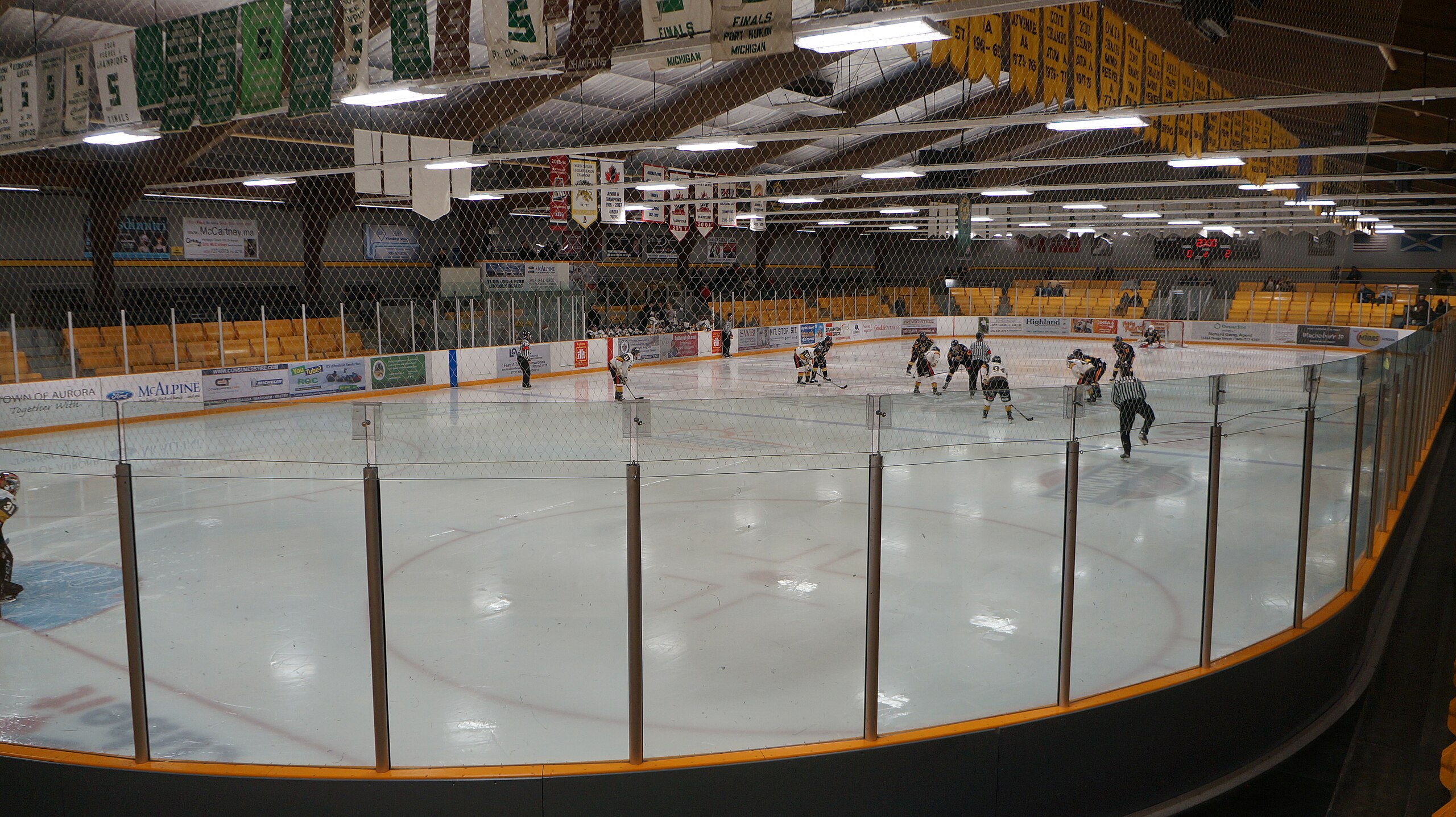 Aurora_Community_Centre_-_Aurora,_ON.jpg