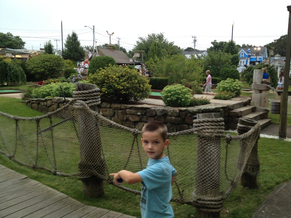 Holiday Hill Miniature Golf3