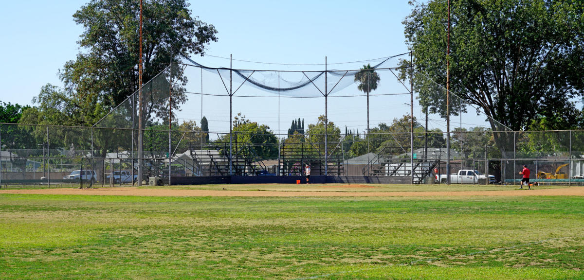 ball-diamond-at-Memorial-park_BBD072B9-5056-A36A-089A04A8528A01BF-bbd071525056a36_bbd07a28-5056-a36a-08aeb3d52b224a0d.jpg