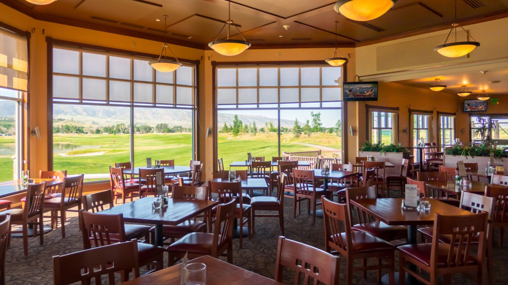 Three Crowns Golf Club building.jpeg