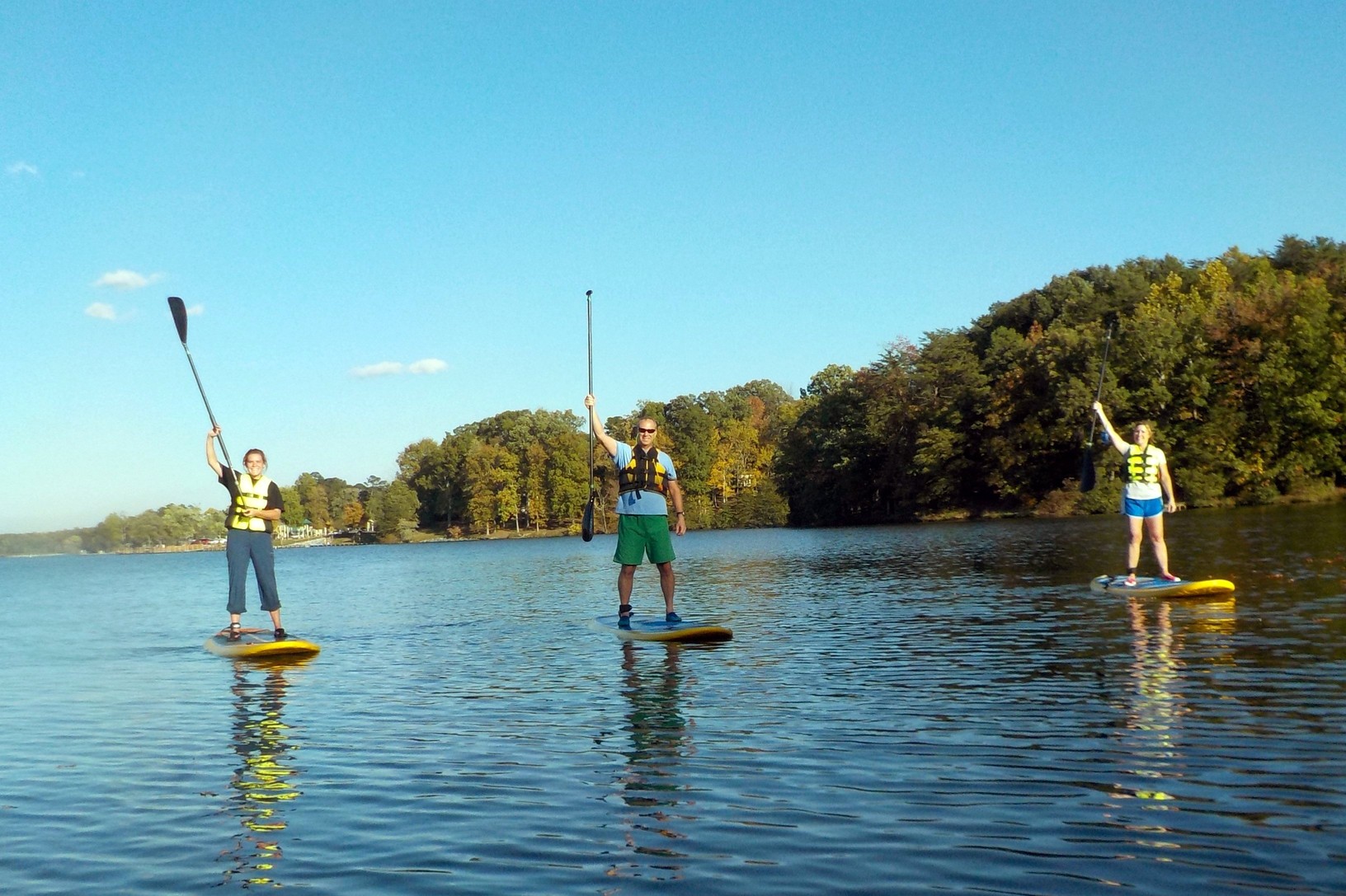 Salem_Lake_paddleboarding_SySsToDg4Uwo1sAx-NLMx2r18q0ABlZBh_rgb_l.jpg