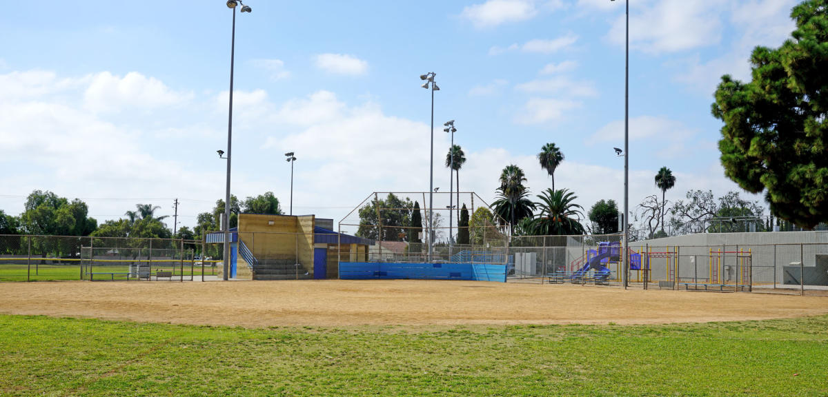 ball-diamond-at-el-salvador-park_8E5A5C77-5056-A36A-087E39EF70E6E1E4-8e5a5b685056a36_8e5a612b-5056-a36a-0838411135fbe2e9.jpg