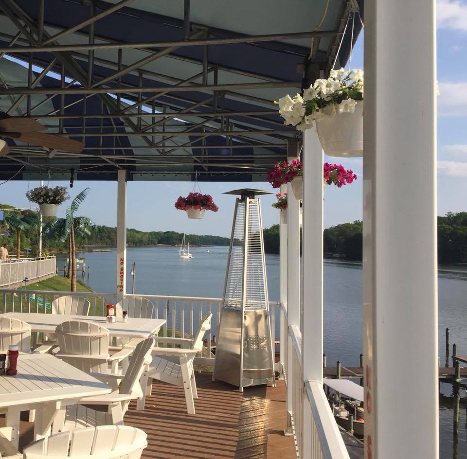 Vera's White Sands Marina seating