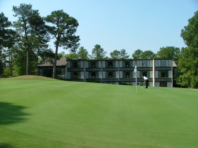 Houndslake Country Club 3