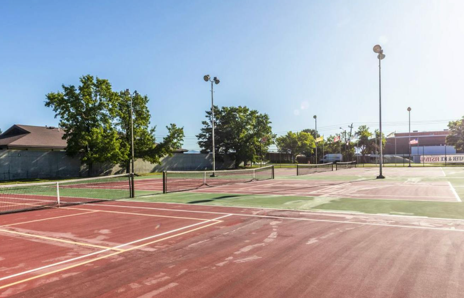 Tennis Courts KOPF.png