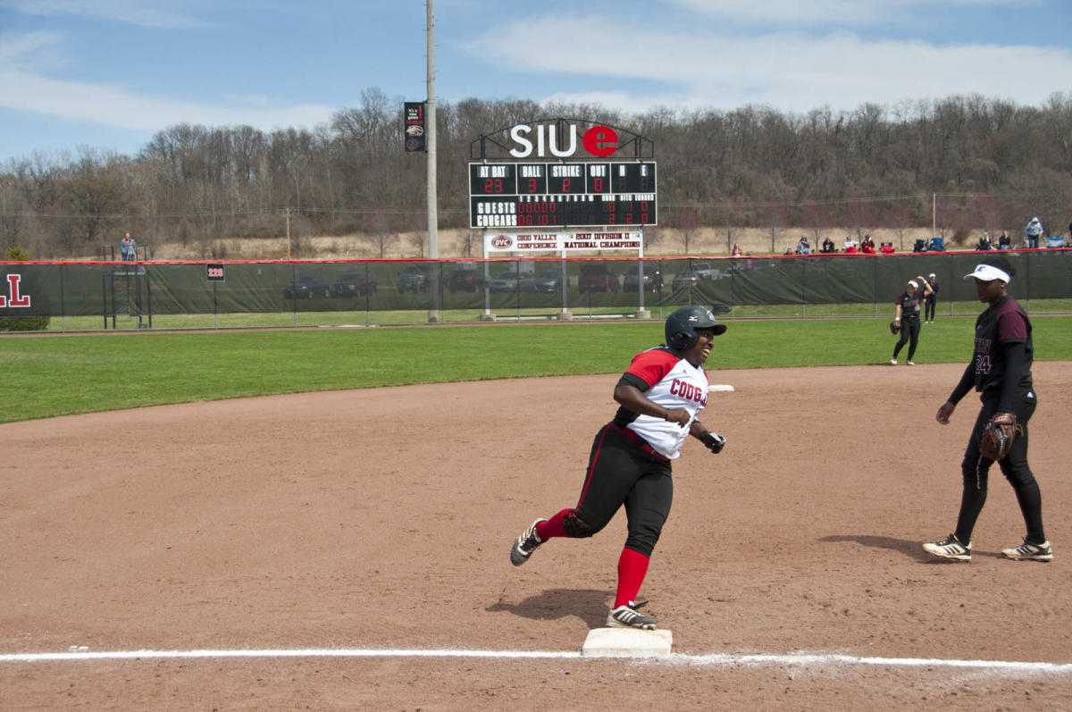 SIUE-softball-field2_69357EEA-5056-A36A-099DBE15248D79E5-69357dfe5056a36_69357f5f-5056-a36a-0995d3e925782eeb