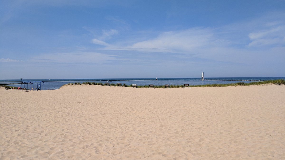 Frankfort Public Beach and Playground 3