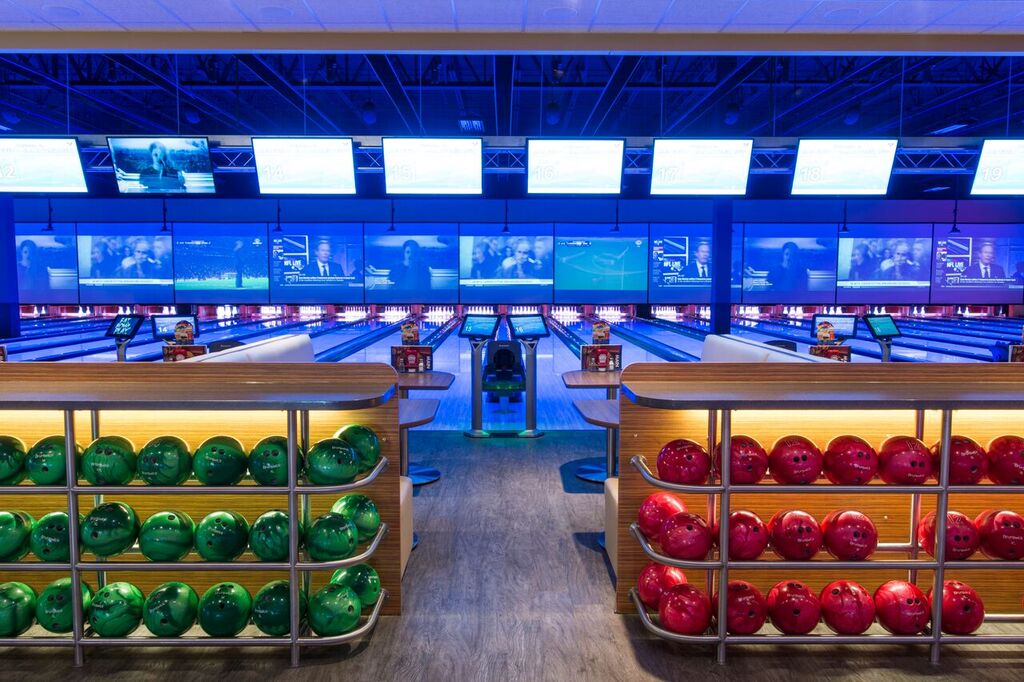 main event entertainment center 6