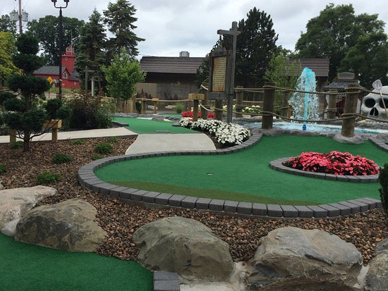 Pirate's Landing Miniature Golf 1