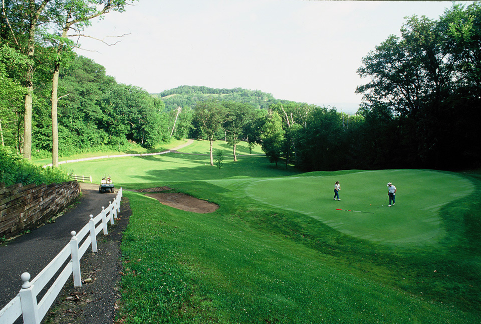 rolling-hills-on-golf-course-red-wing-mn