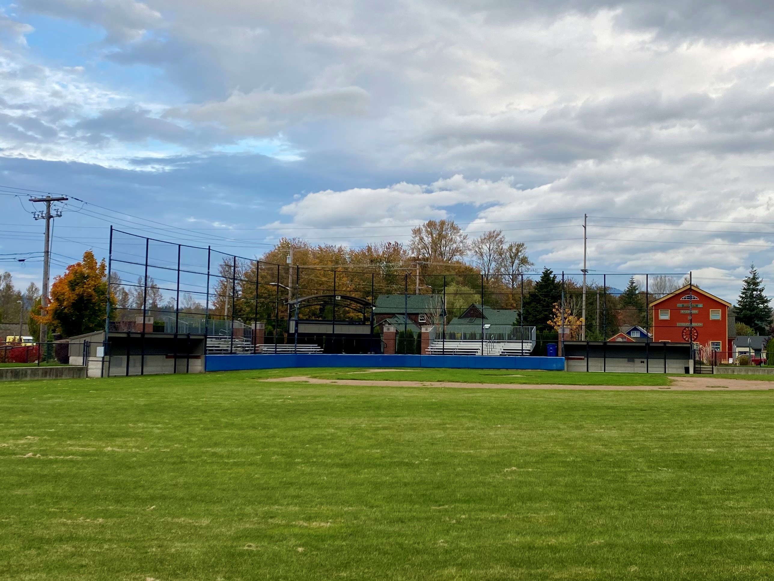 Tesarik_1_Outfield.jpg