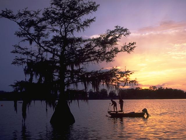 lakebruinsunsetfishing.jpg