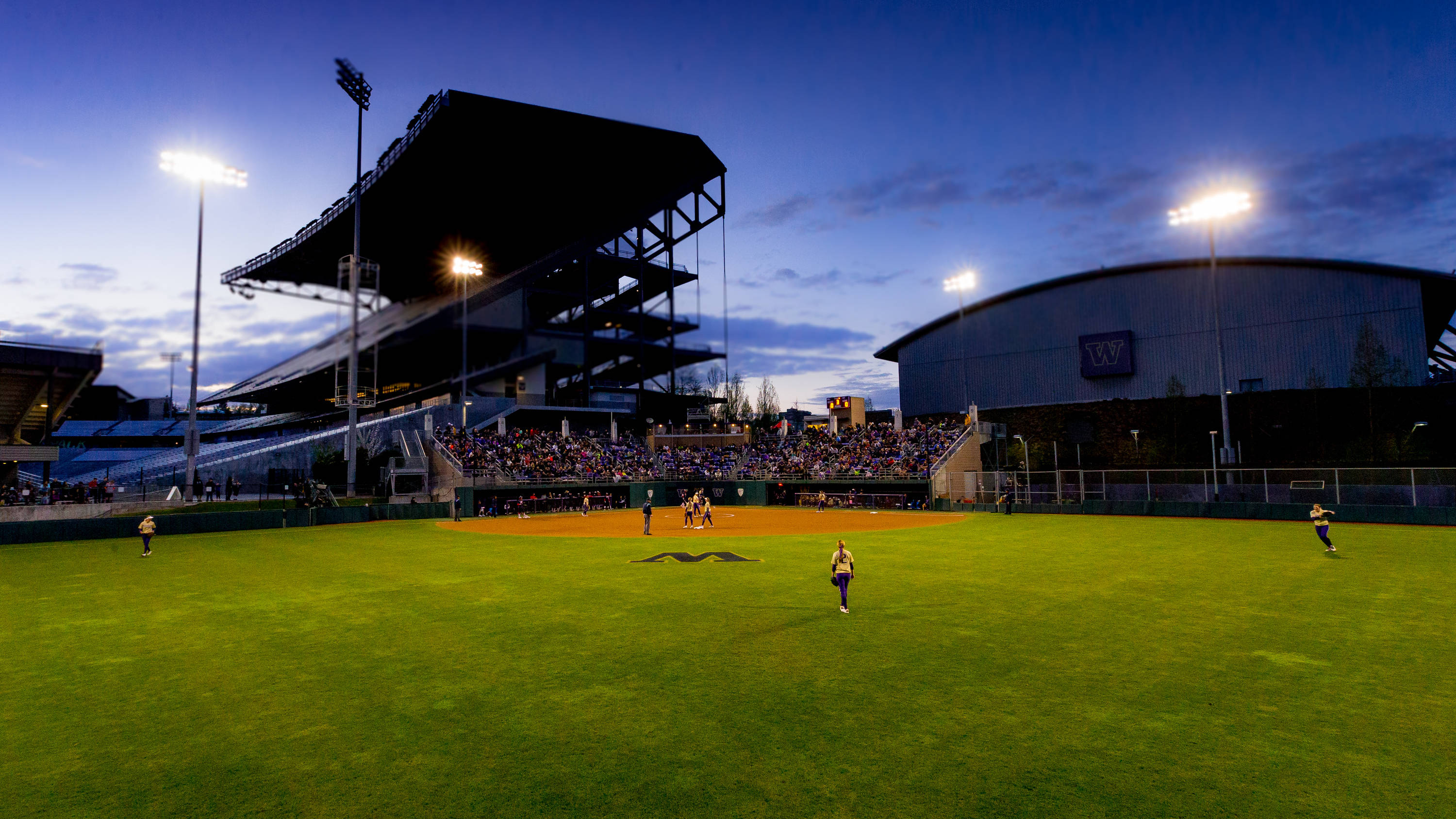 Husky Softball Stadium (3)