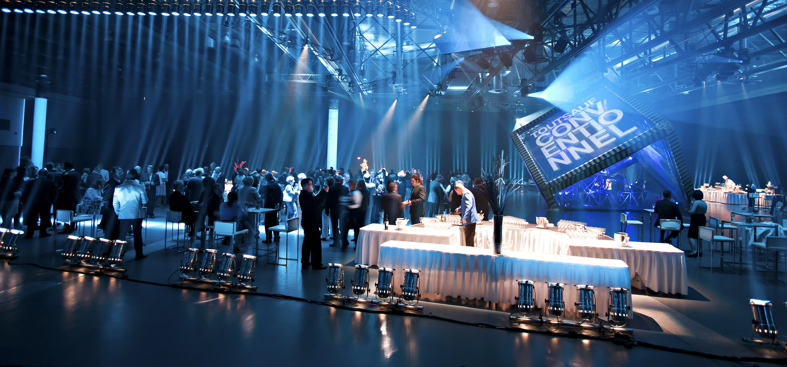 Centre-CongresQuebec-15ans-CubeBleu-WEB.jpg