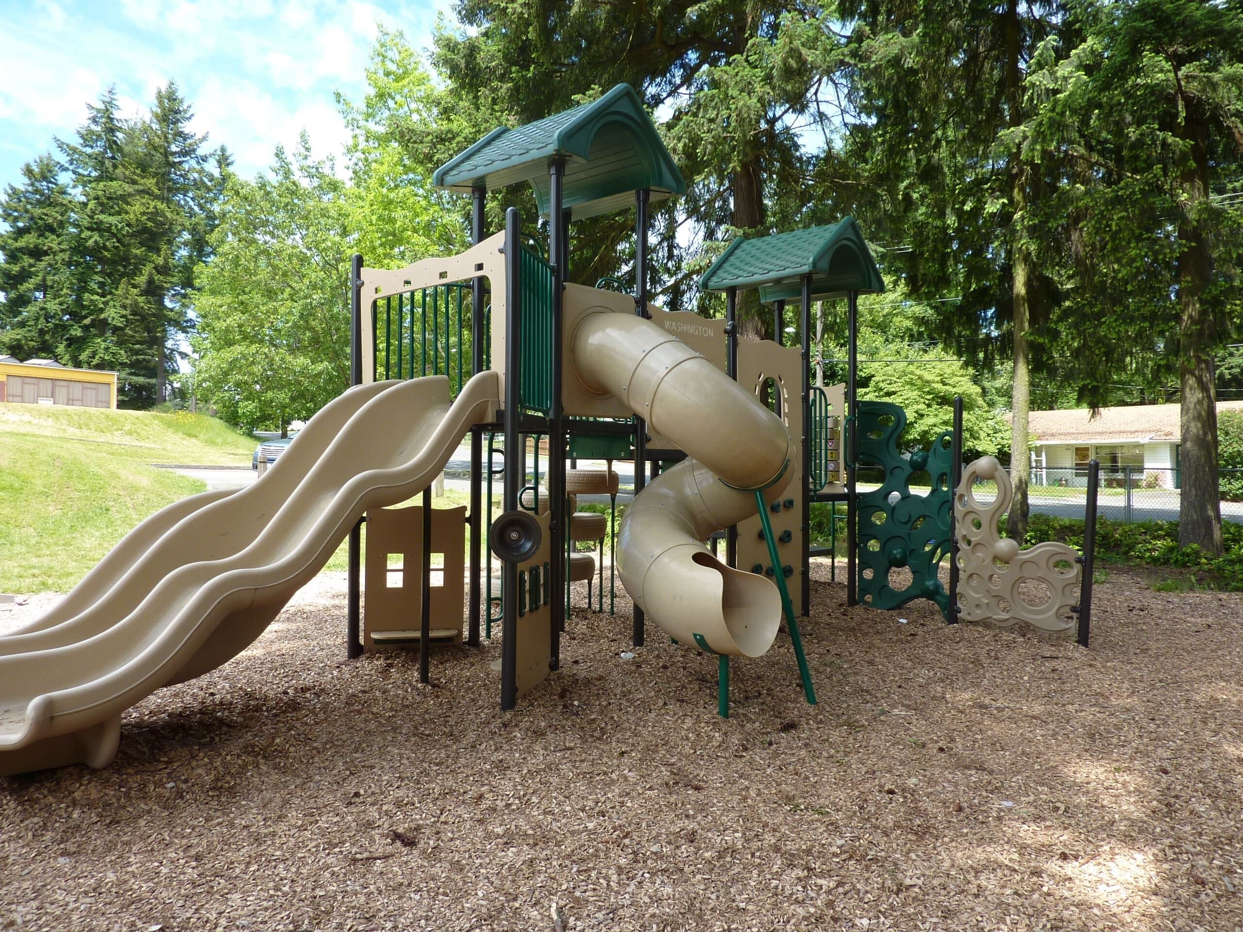 Forest Crest Playfield Complex4