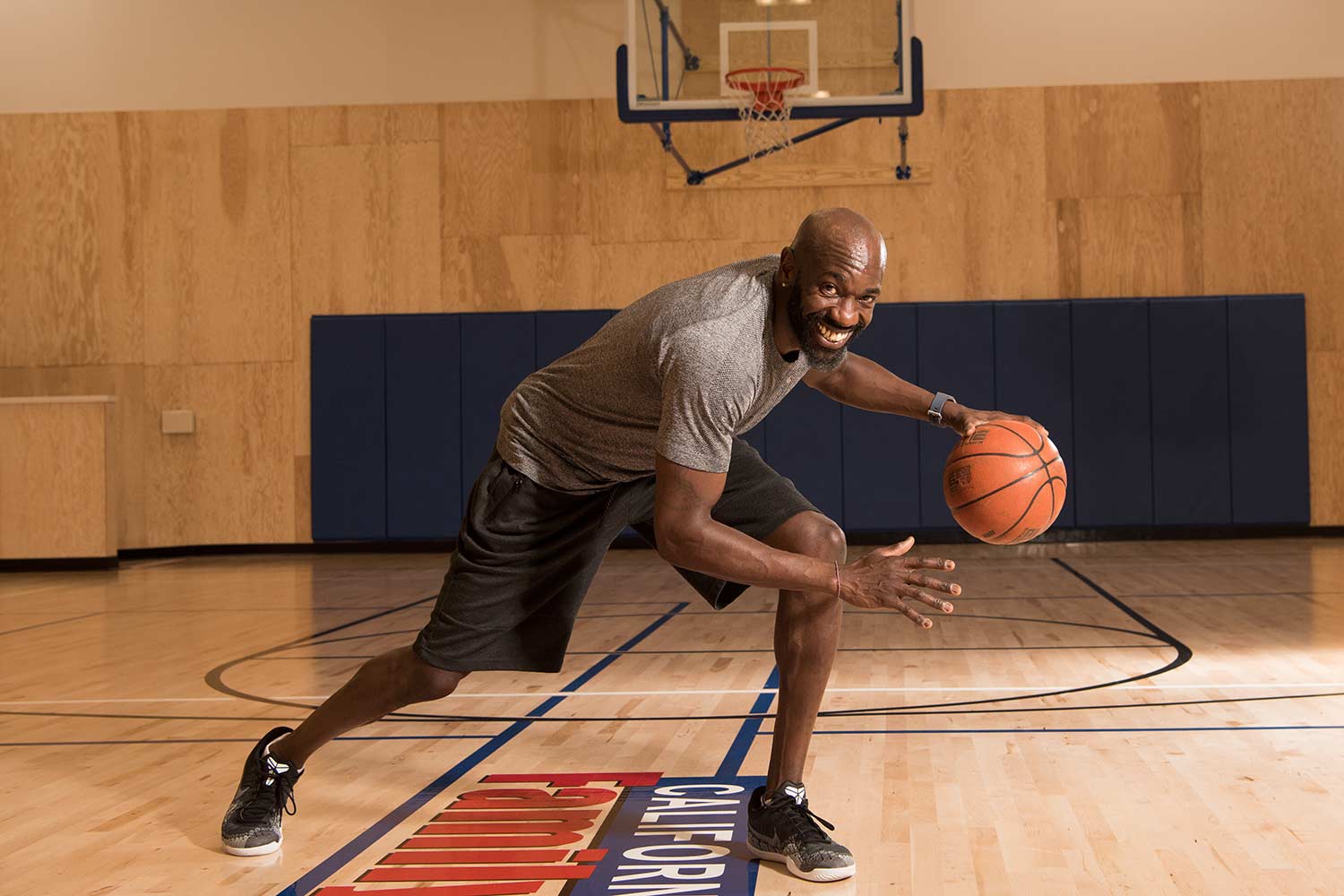 19081_WebsitePhoto_Updates_Damond_Basketball