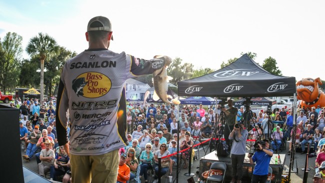 FLW Pro Circuit - Day 4 - Weigh-in - Scanlon