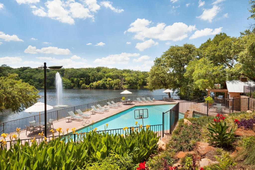 The Lakes Sports Club at Hilton DFW Lakes 2