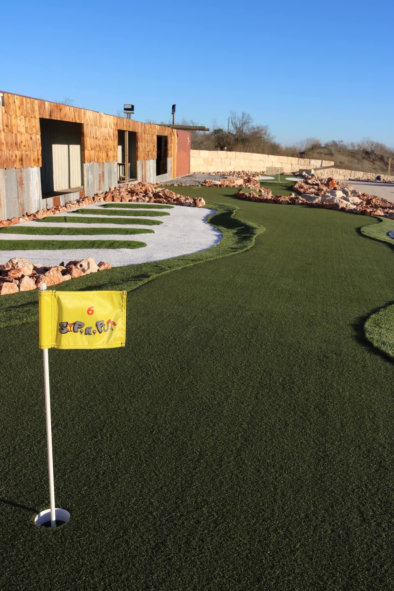 sip-n-putt.jpg