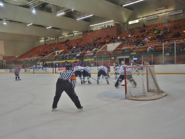 photos__McMorran-Place-Arena__McMorran Arena ice level (600x450)