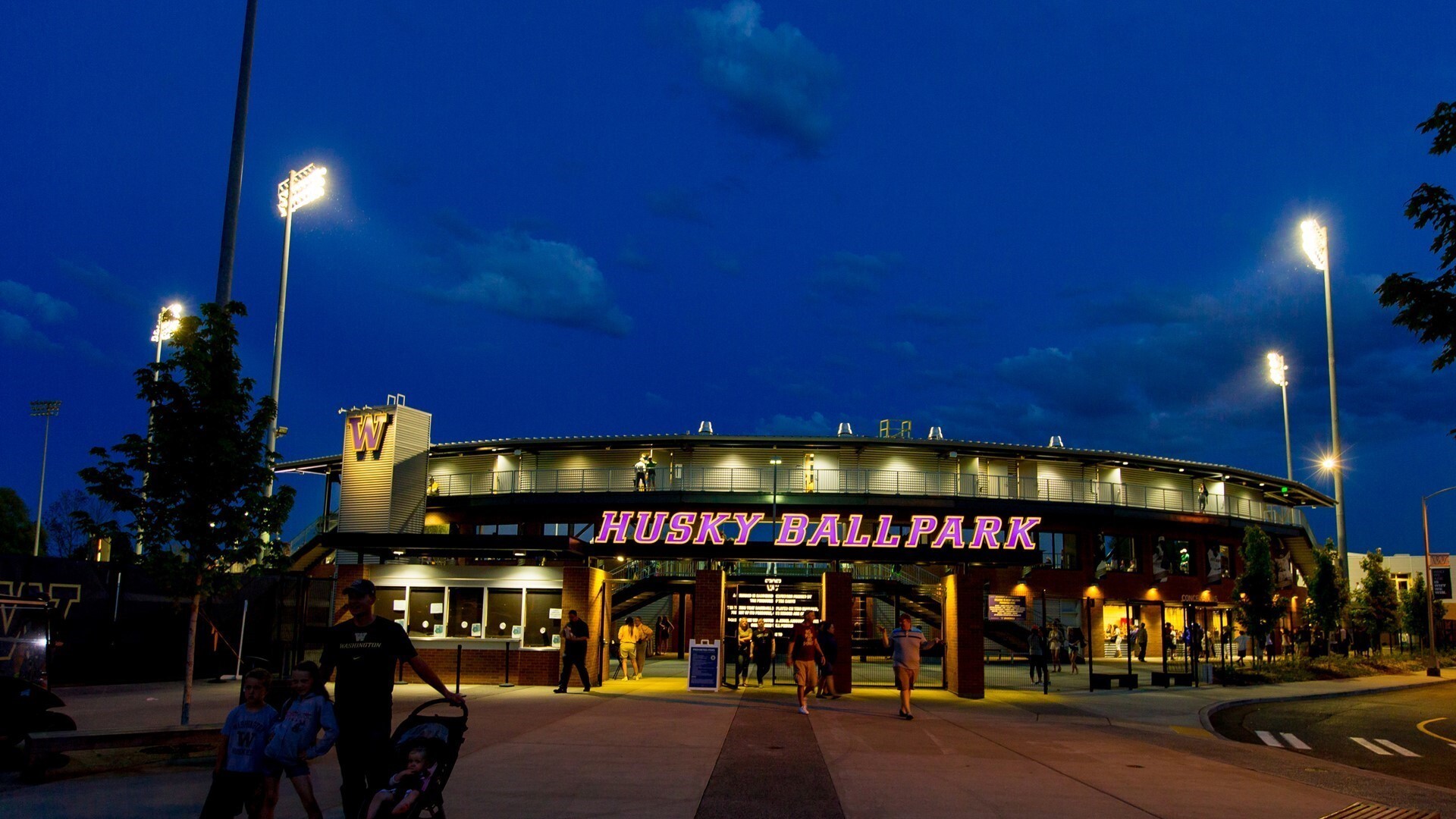 HUSKY%20BALLPARK3