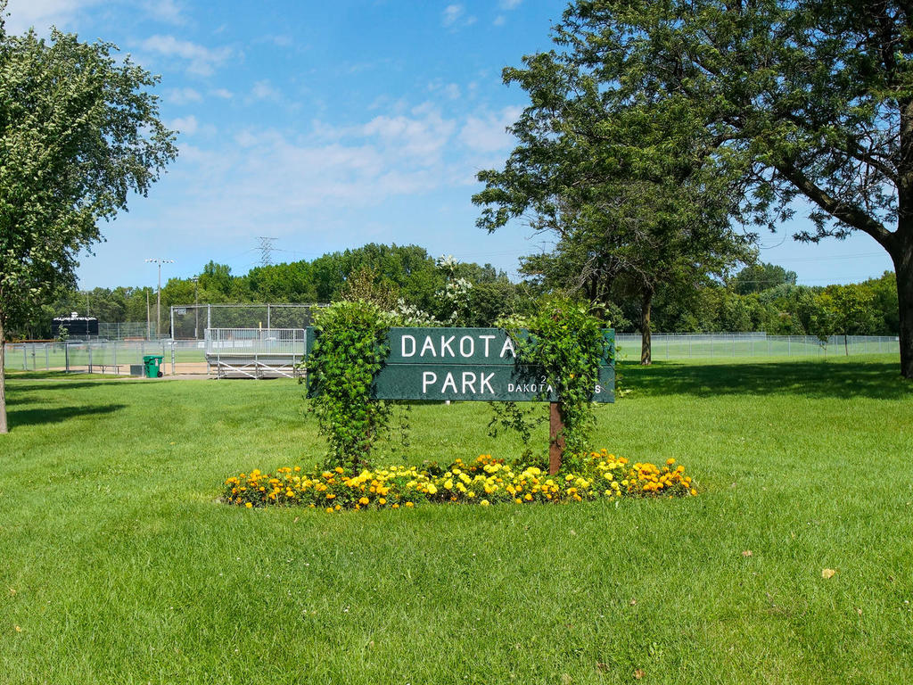 Dakota 1
