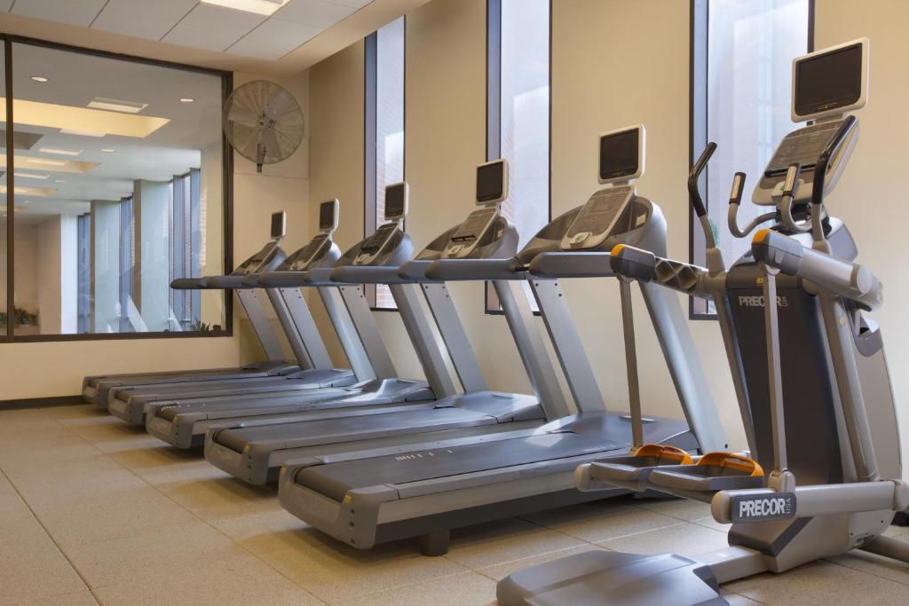 The Lakes Sports Club at Hilton DFW Lakes 7