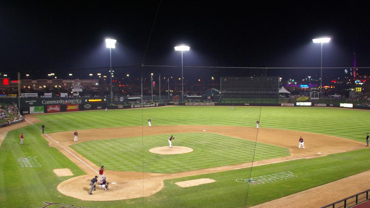 Legends Field - KC Monarchs Baseball Team 3