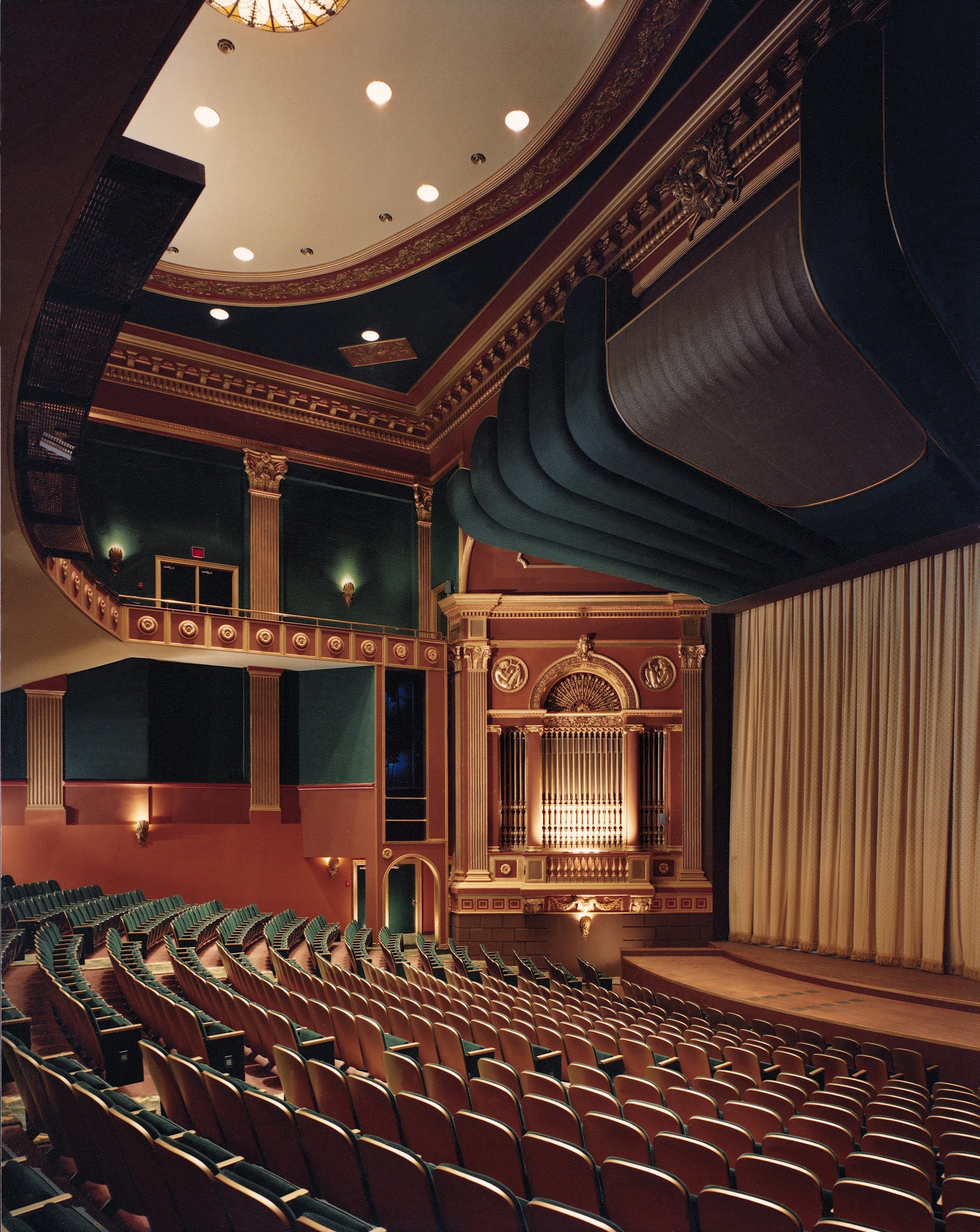 StevensCenterTheater_JPG_SpuKa7HXsHvpc_aqXMFbePs18q0ABlZBh_rgb_l.jpg