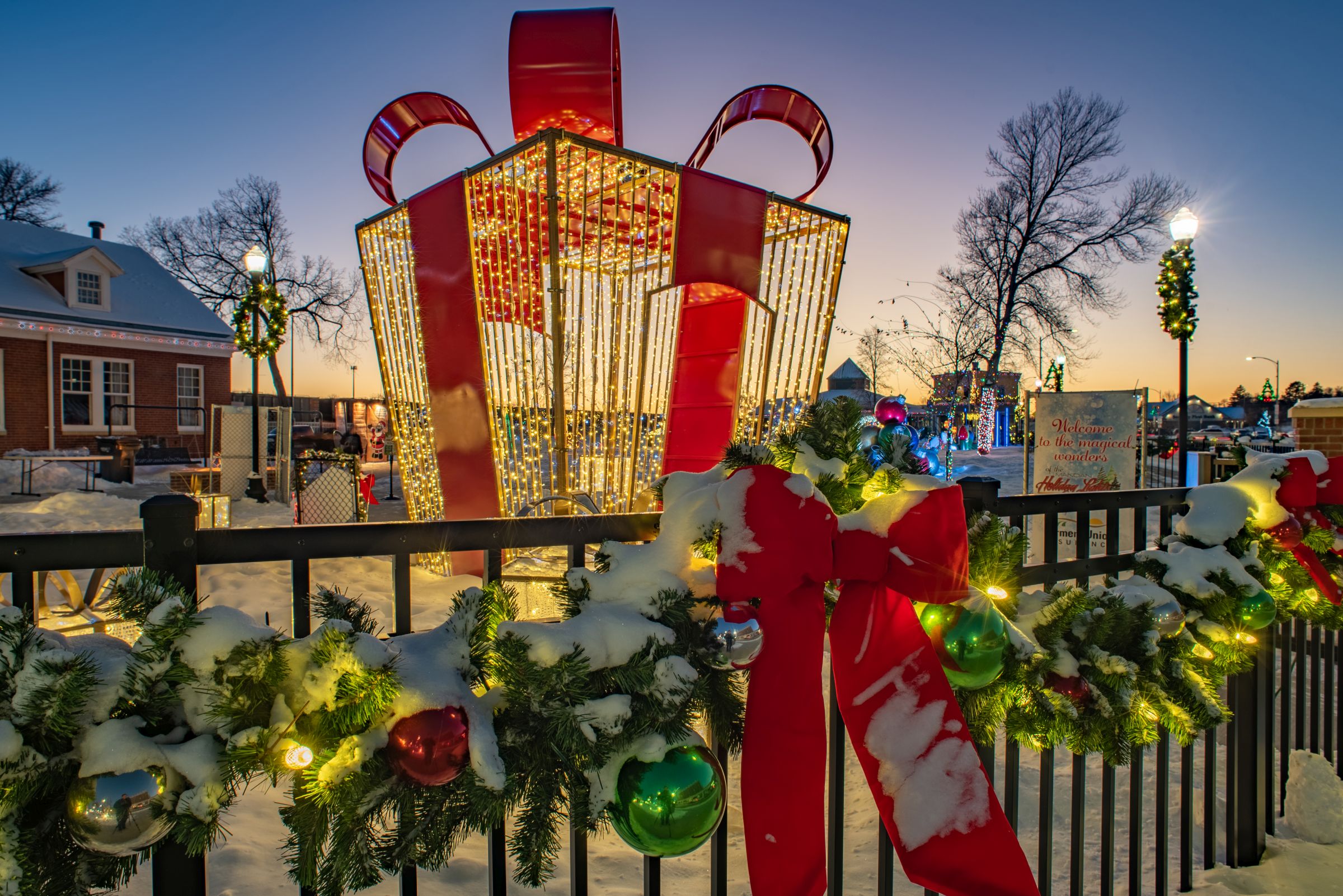12-Dec-Holiday-Lights-LPT-Images.jpg