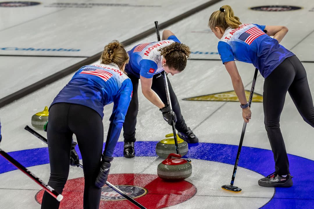 Women-Curling_6E5A6D49-5056-A36A-08359ACEA1834AA4-6e5a6ce55056a36_6e5a70da-5056-a36a-08f38819697a34ff.jpg