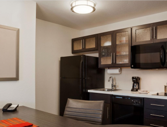 Sonesta_Simply_Suites_Wichita_Airport_Kitchen_867AC57D-98A9-4999-A53DB98F6FCDD45B_5bce987a-f451-4cf5-8e5026e3165caa41.png