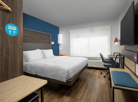 tru by hilton room.png